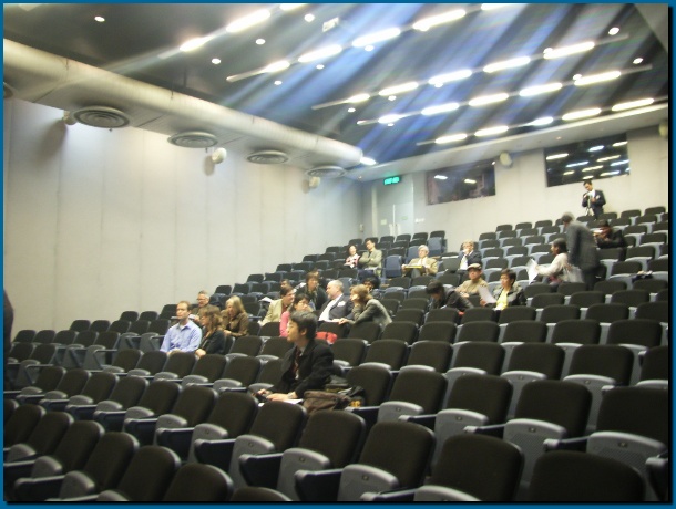 602x451 pixels (105K)